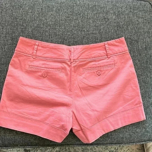 Size 6 pink New York & Co shorts 4” inseam - Picture 5 of 5